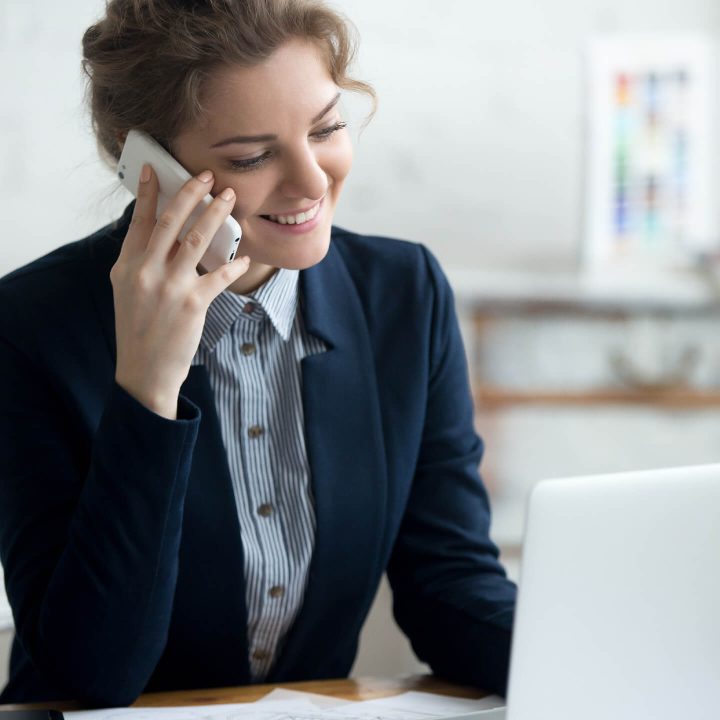 architect-woman-phone